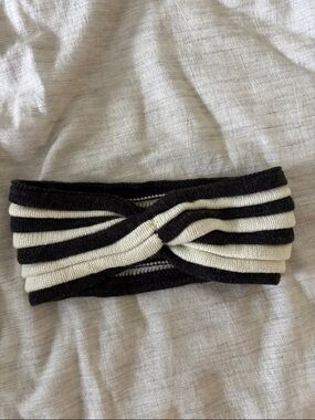 Striped Knitted Twist Headband - Black & Cream
